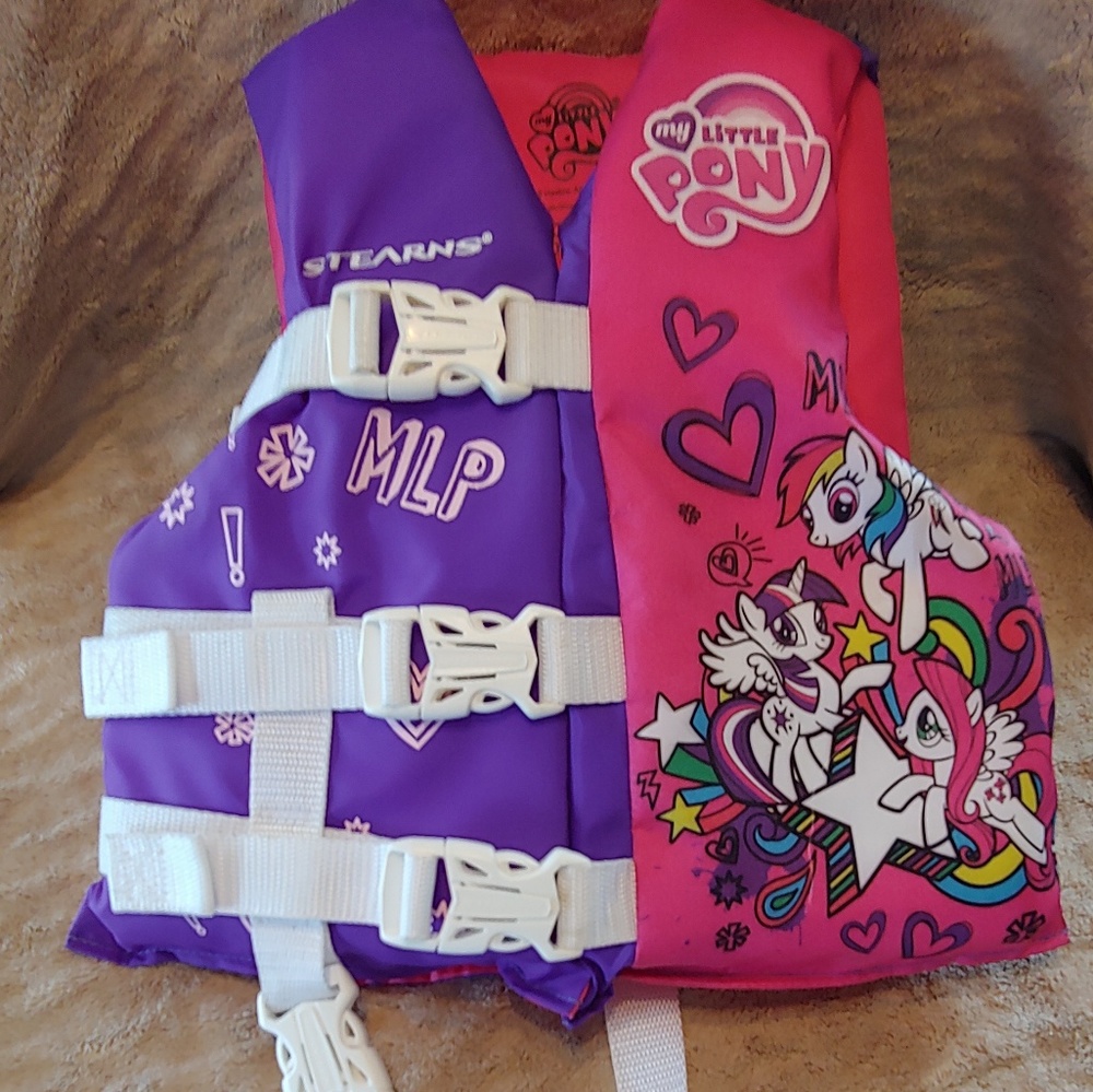 Sterns little girls life jacket